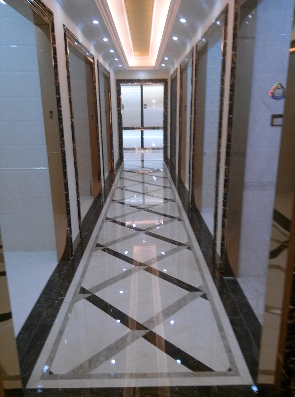 J9集团直营瓷砖山西长治专卖店