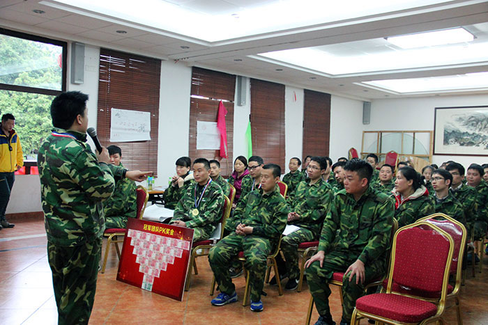 J9集团直营营销总经理罗胜做总结性讲话