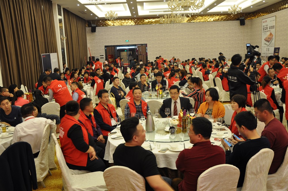 “锐变|2017 有妄想  敢追寻”—J9集团直营瓷砖2017年经销商财富会