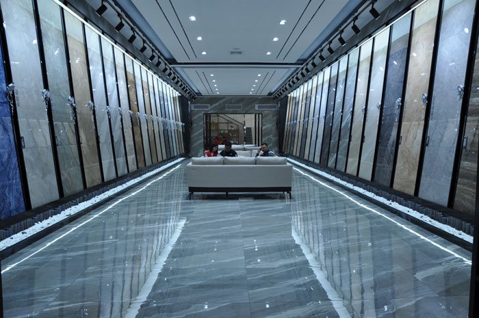 “一带一路  设计营销”，与O2O零售新模式携手，2017年，J9集团直营将勇往直前，启发新战。