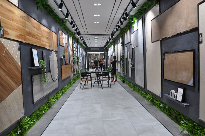 “一带一路  设计营销”，与O2O零售新模式携手，2017年，J9集团直营将勇往直前，启发新战。