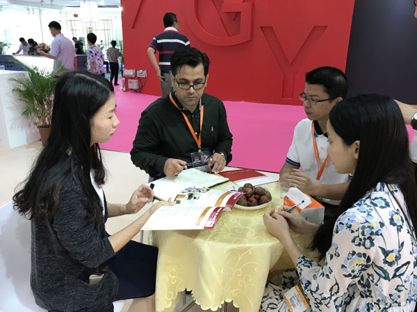 艾陶造釉携现代仿古釉现身2017年广州工业展