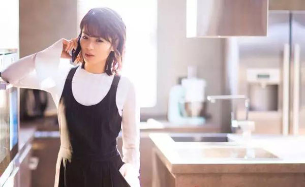 生涯中一个沉要的场景，就是在家的时光。一个家最好的状态，莫过于在家里做什么都怡然自得，纯正的享受舒服的生涯，那就是适合。