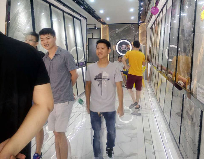 J9集团直营 瓷砖代理  陶瓷一线品牌 普宁 开业