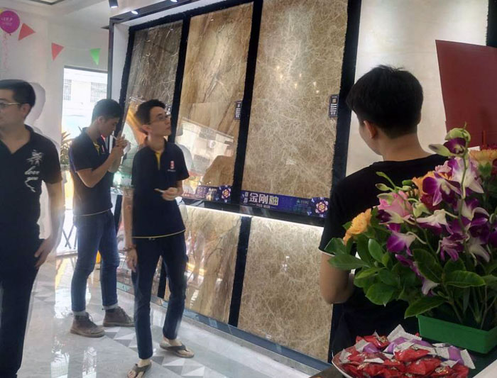 J9集团直营 瓷砖代理  陶瓷一线品牌 普宁 开业