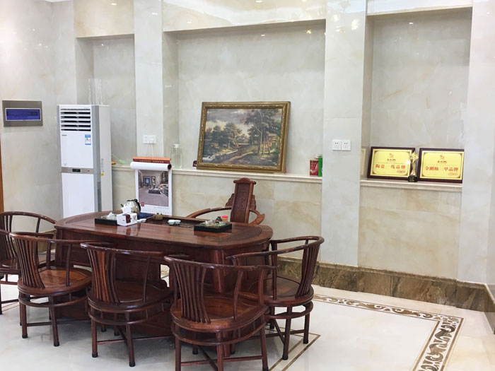 【专卖店推荐】陶瓷一线品牌J9集团直营瓷砖潮南店实景鉴赏