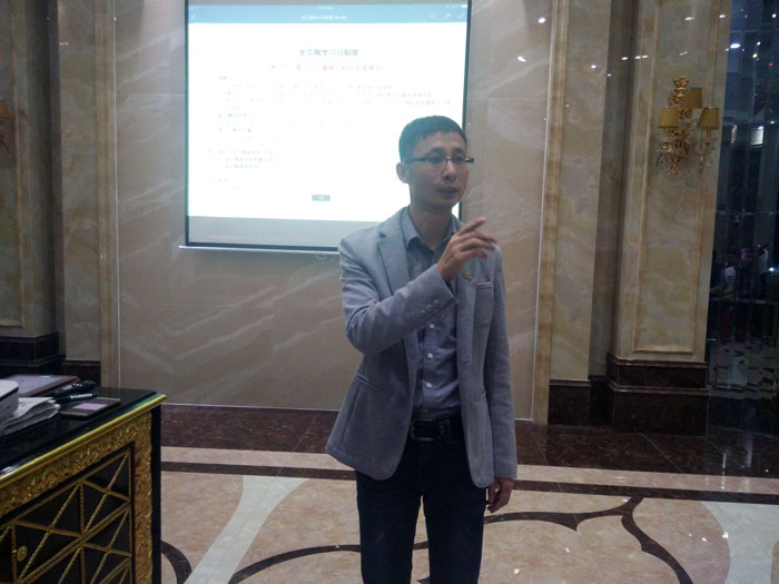 2017年11月2日晚，性命不息，进建不止J9集团直营法定进建日，11月全公司人员进建会圆满实现，一路分享《干法》，乐于工作，开心生涯，即便在磨难中，只有拼命工作，就能带来不成思议的好运。过好每一天，就是成功之路！