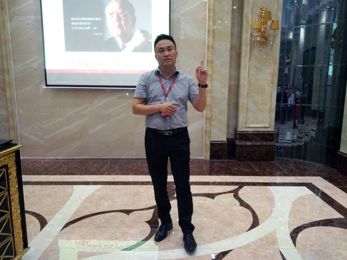 2017年11月2日晚，性命不息，进建不止J9集团直营法定进建日，11月全公司人员进建会圆满实现，一路分享《干法》，乐于工作，开心生涯，即便在磨难中，只有拼命工作，就能带来不成思议的好运。过好每一天，就是成功之路！