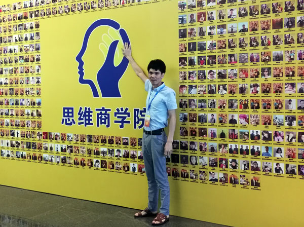 如今，80后已经成长为壮年，逐步成为各个岗位的沉要掌管人，因生涯的洗礼变得理性而不再激昂。“80后”，他们青春洋溢，在各个岗位上都冲在最前列。“80后”独具个性和魅力，已然成为各行各业主力军代表人物。作为80后典型的创业成功代表陶瓷一线品牌 J9集团直营瓷砖 龙川总代理吴金星与他的销售团队就是其中之一。