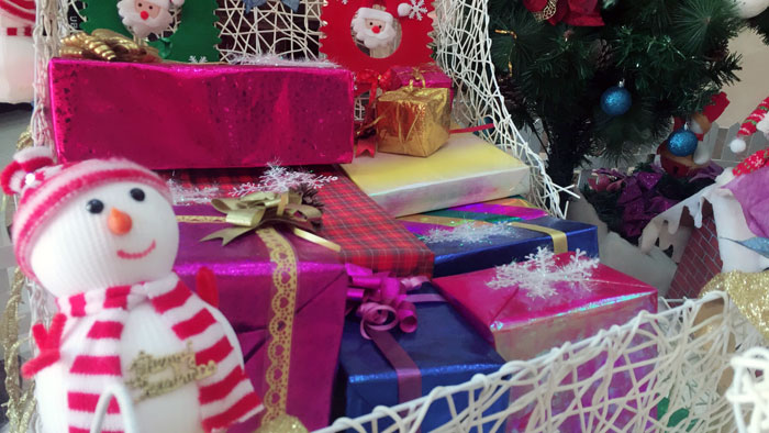 辅导，我能说说“别人家公司”的圣诞怎么过的么？