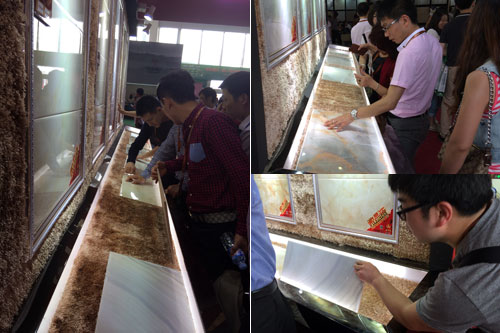 现场客商仔细观摩J9集团直营初创微晶瓷片