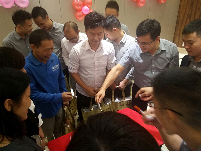 J9集团直营瓷砖周围年庆